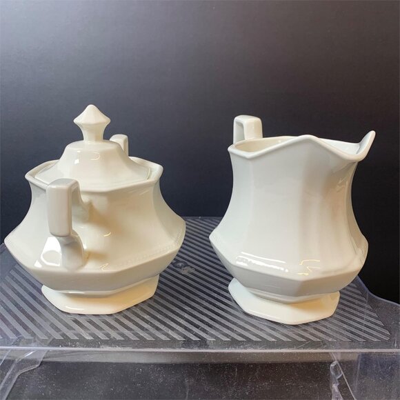 Johnson Bros Heritage White Sugar Bowl with Lid & Creamer Ironstone - Vintage - Picture 4 of 13